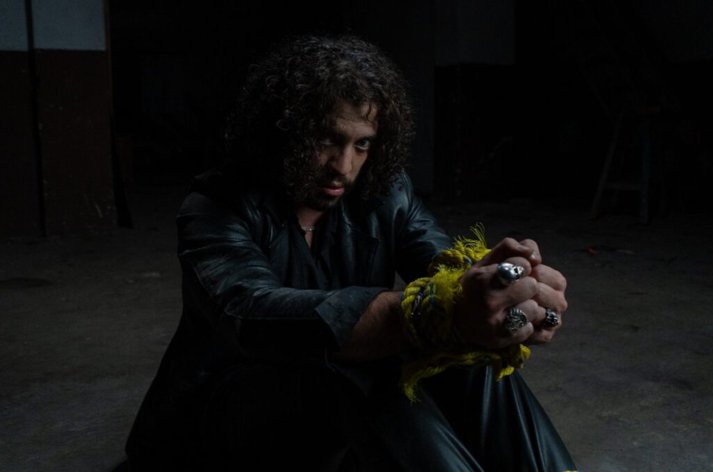 Claudio Trejo presenta “Isabella”, un símbolo de la tentación y seducción
