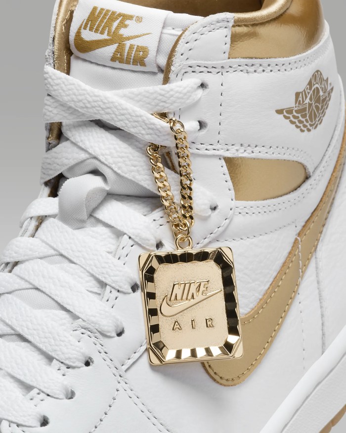Descubre los nuevos Nike Air Jordan 1 High “White & Gold” 0
