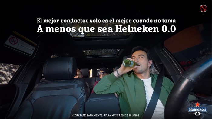 Checo Pérez se une a campaña de responsabilidad social al volante 0