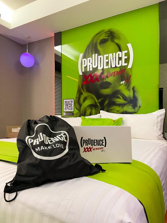Prudence presenta la XXXperience by V Motel Boutique 1