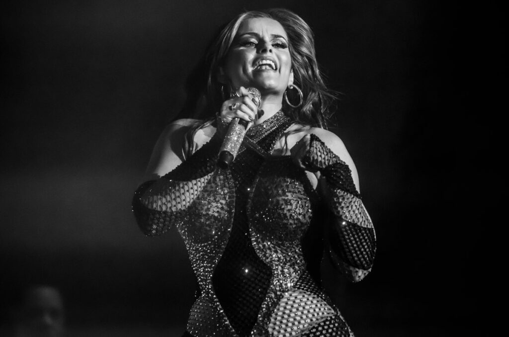 Nelly Furtado: enciende Tecate Emblema y desata controversia