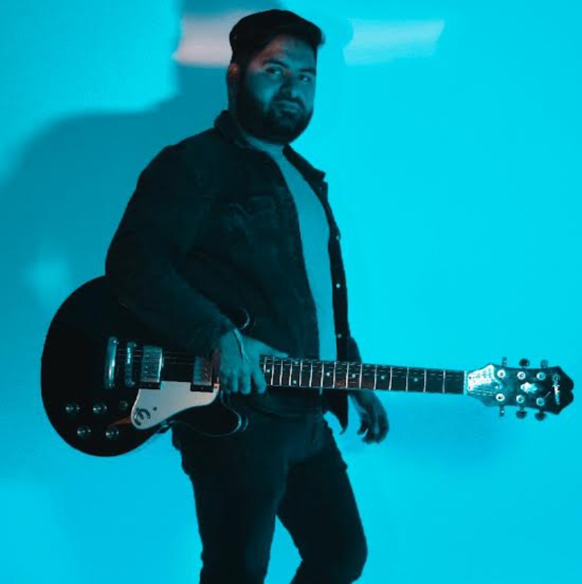 Sergio Almaguer lanza “Nueva Luna” que combina elementos del rock-pop 0