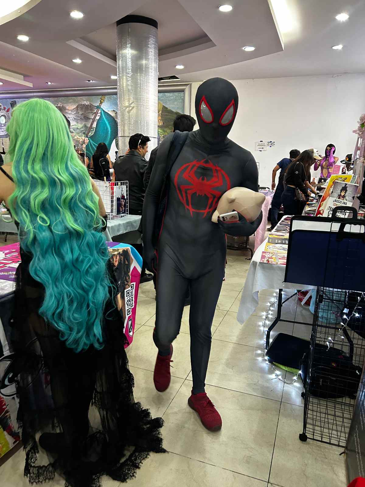 Spiderman en busca de su eroscosplayer.