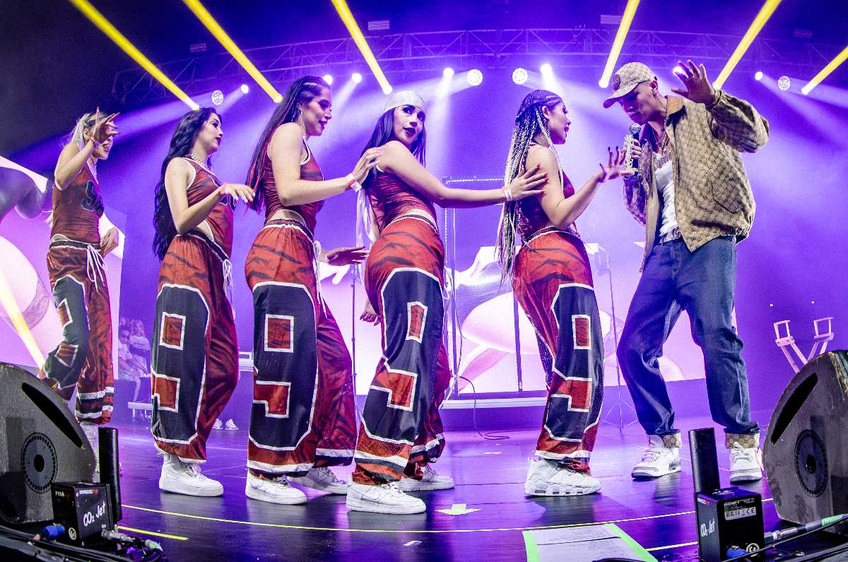 El Bogueto puso a bailar al Pepsi Center
