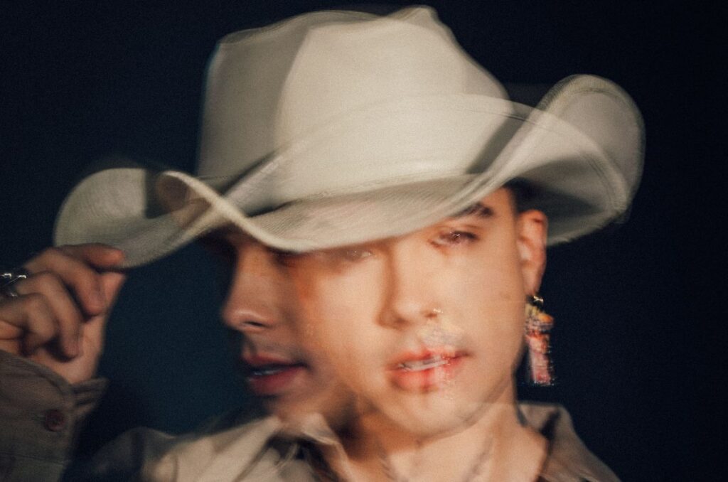 Mario Bautista renace con su nuevo álbum Fénix