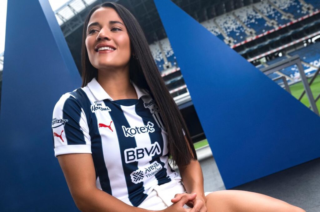 Puma rinde homenaje a la historia de rayados