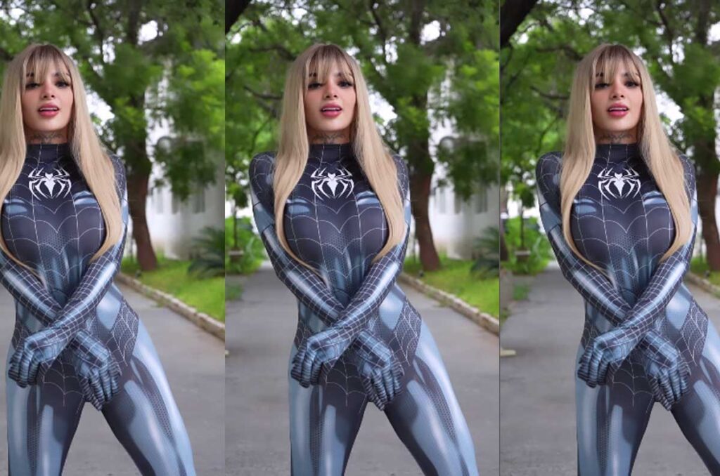 Karely Ruiz sorprende con sexy traje de la Mujer Araña
