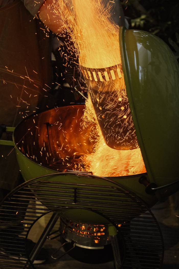 Weber y Jim Beam se unen para crear carnitas asadas memorables 2