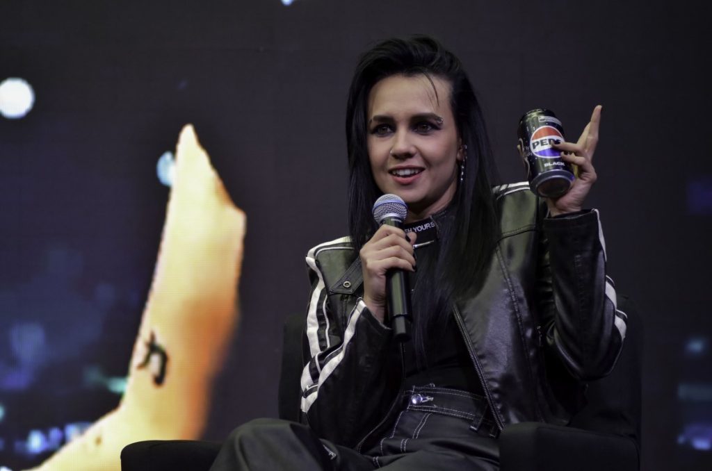 Mariana Bo se une a Pepsi Black en una lata edición especial