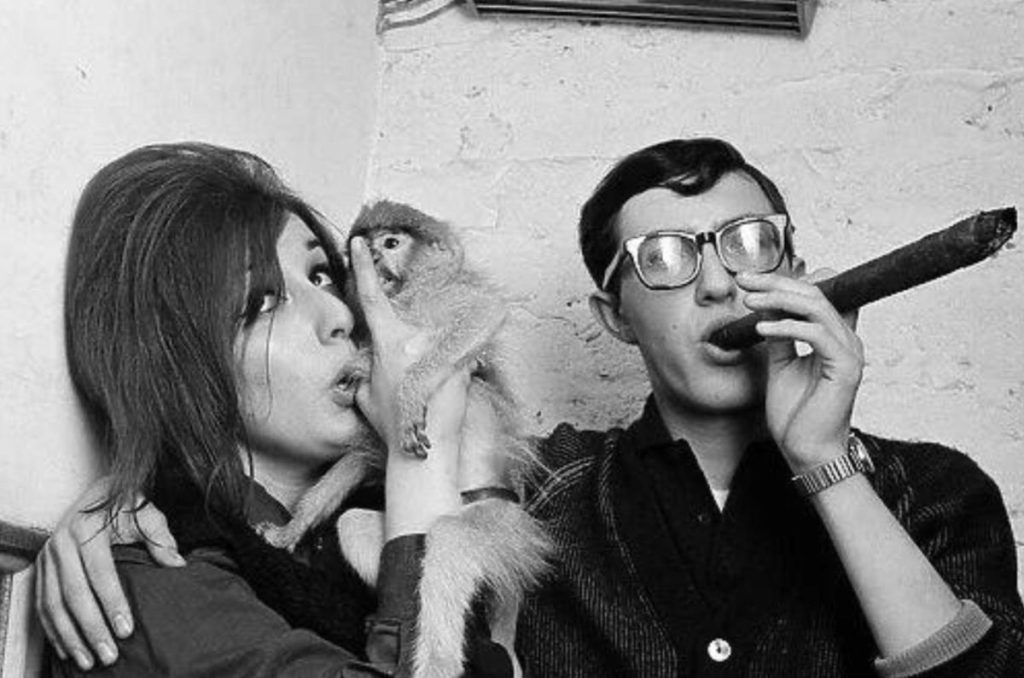 Una cata de puros con poesia beatnik en un speakeasy
