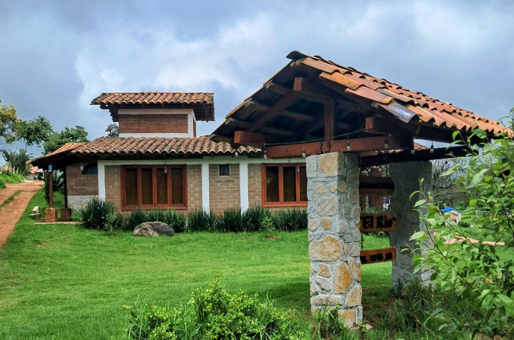 Weekend getaway: Tú, yo y una cabaña junto a un río, no sé… piénsalo