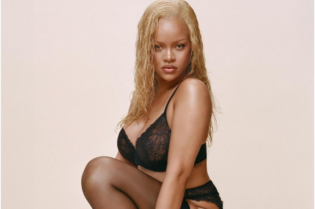 Rihanna modela su más reciente colección de Savage X Fenty