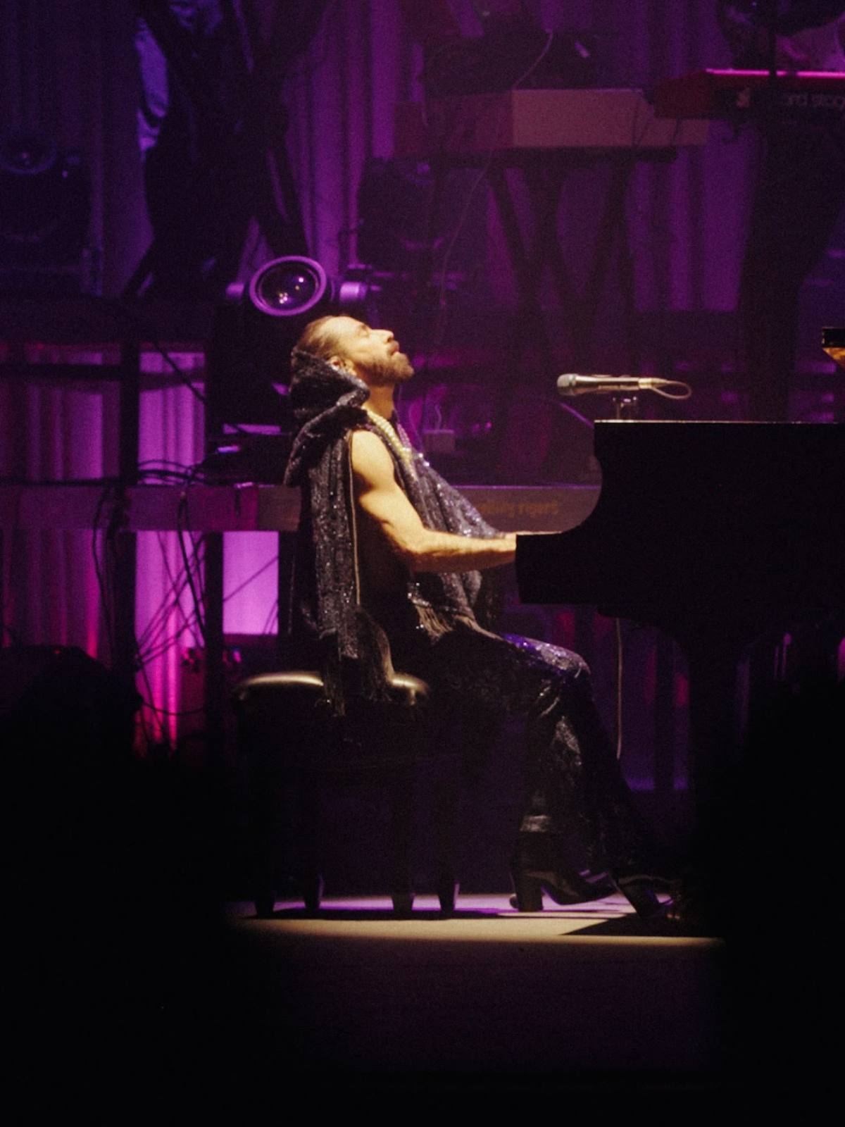 Jay de la Cueva conquista el Teatro de la Ciudad 0