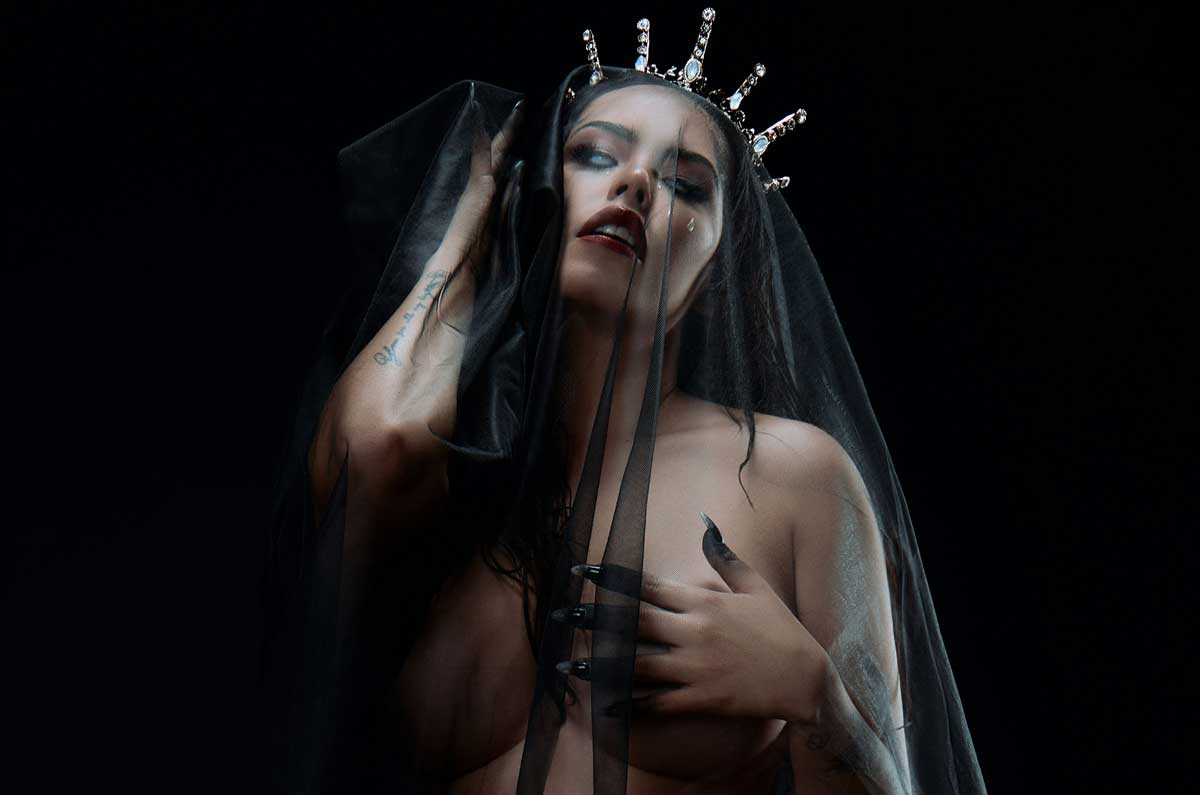 Verónica Flores: La Reina de los Vampiros