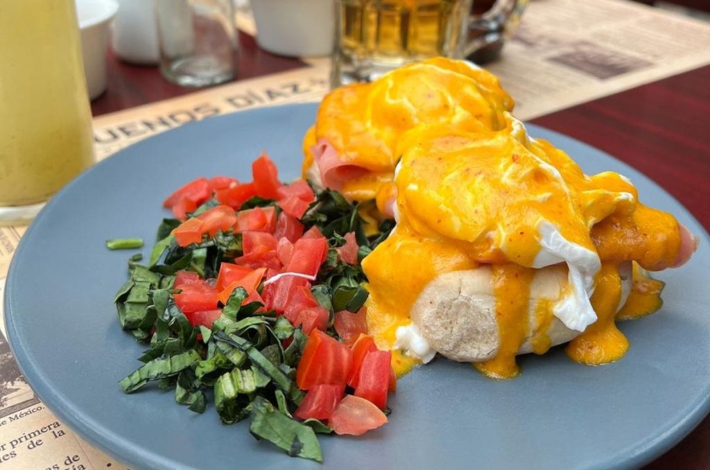 La hora de la comida en Café Buenos Díaz