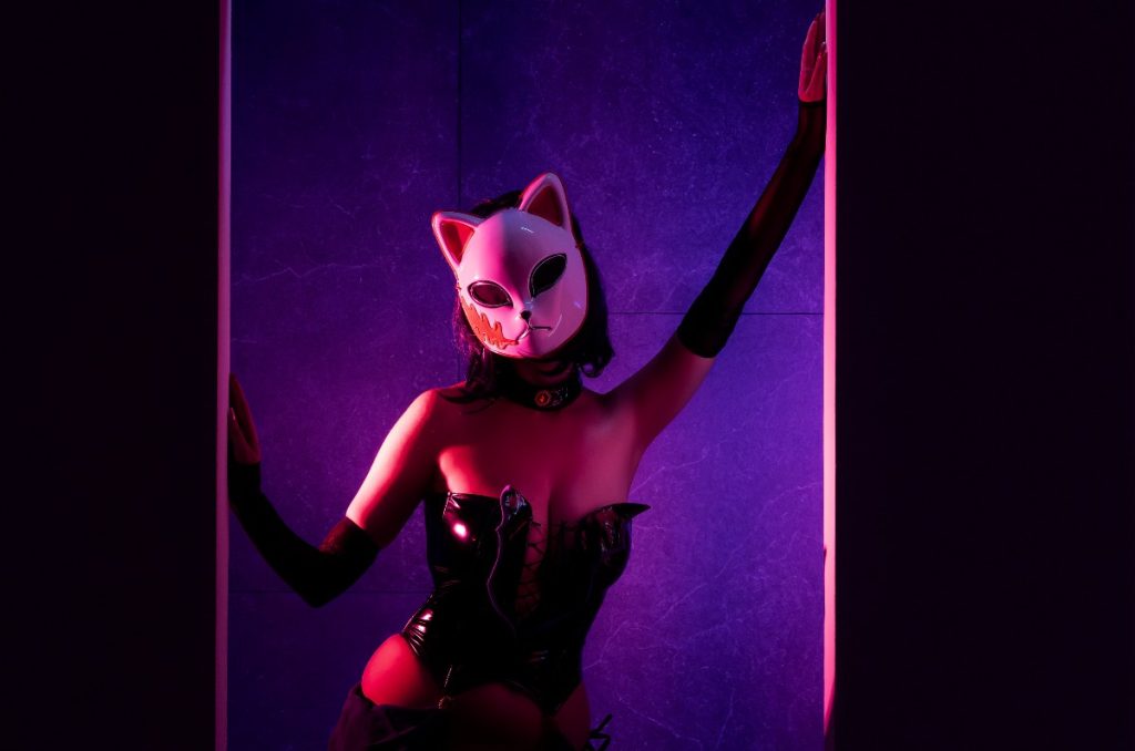 Fox Heart: la erocosplayer con la máscara de zorro