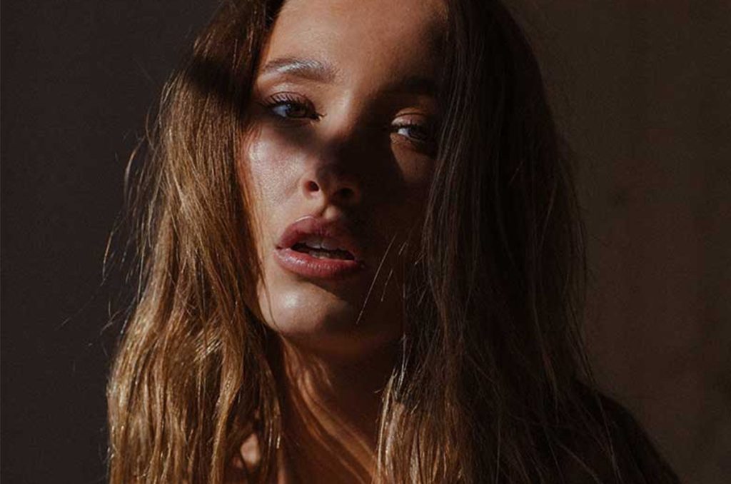 Playmate Georgia Sumner: El amor está en el aire