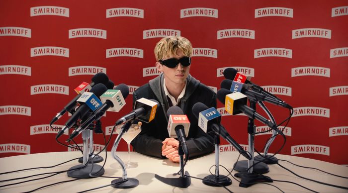 Troye Sivan: El nuevo “Chief Vibes Officer” de Smirnoff 0