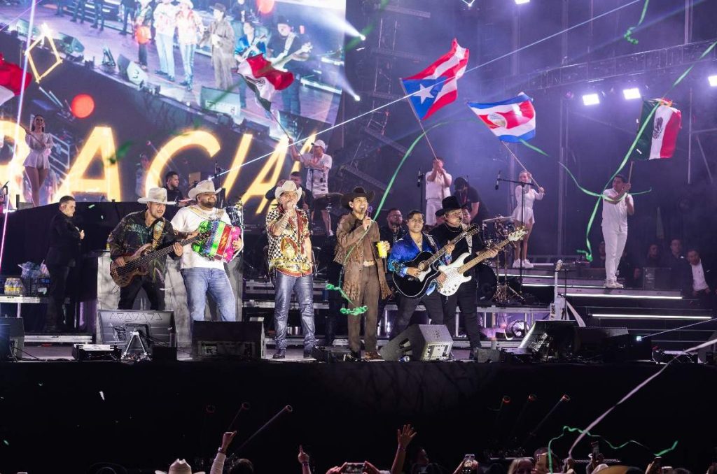 Grupo Firme cerró el año con gran éxito en Monterrey