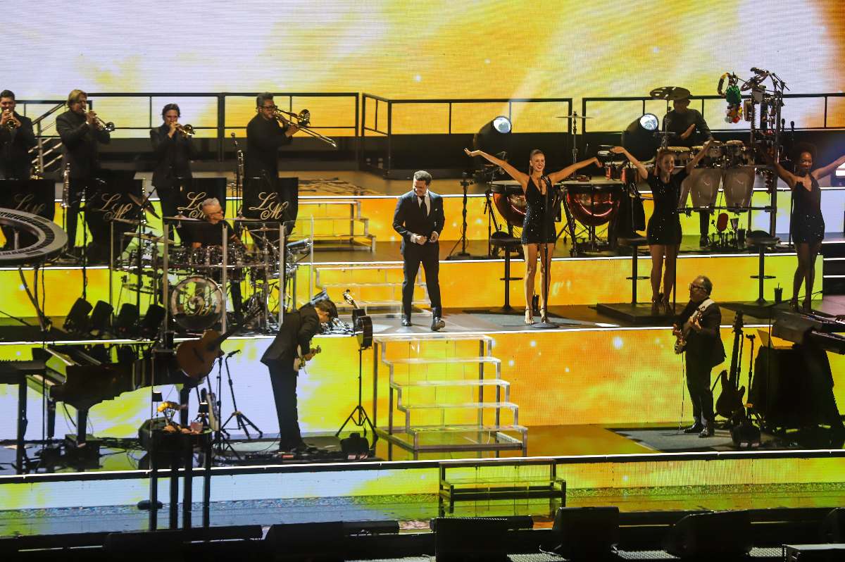 Miedo, asco, sol, arena y mar en Acapulco: una crónica de Luis Miguel 1