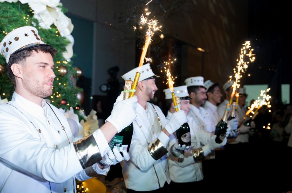 JW Marriott México Polanco encendió su elegante Árbol de Navidad