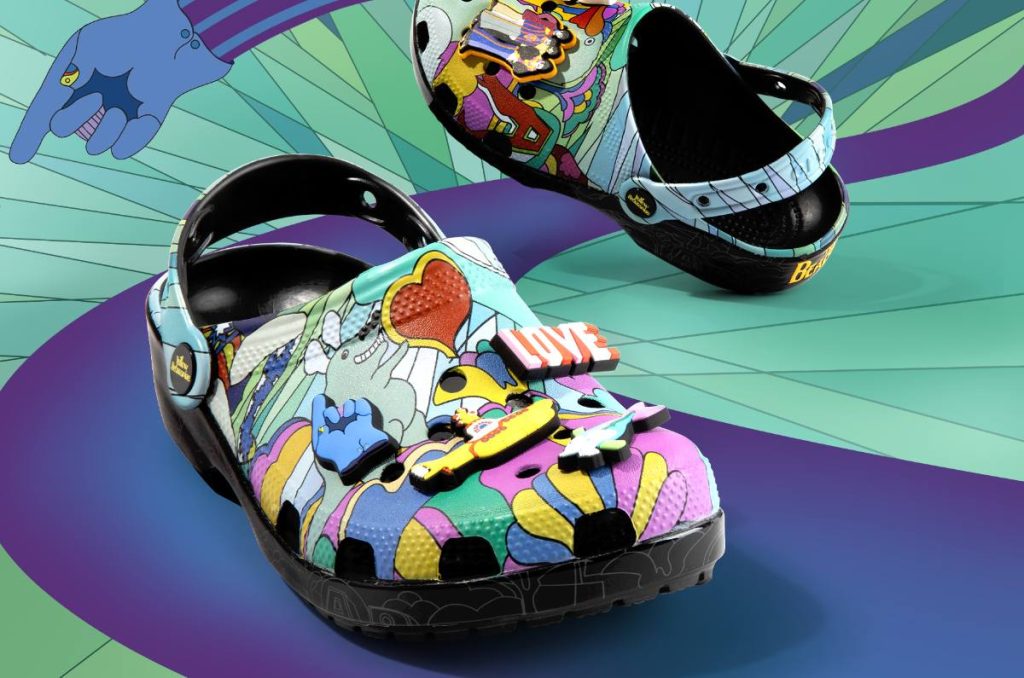 Nivel de ñoñez: unos Crocs de The Beatles