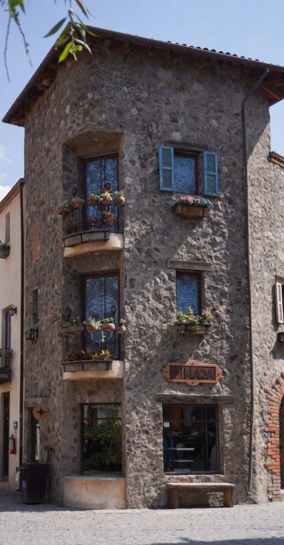 Maja Sportswear llega a Val’Quirico: la opción ideal para parejas aventureras 2