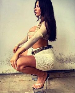 quien-es-bianca-censori-la-esposa-de-kanye-west-que-impacto-en-los-grammy-2025- 0