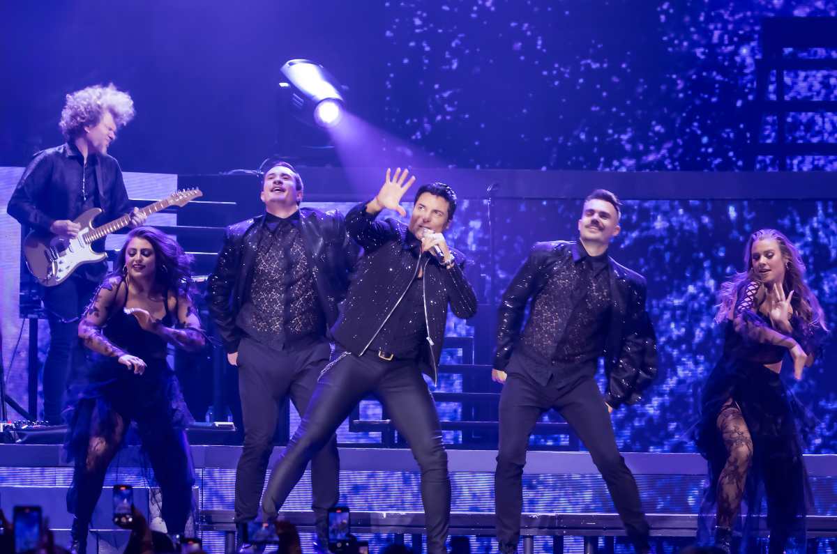 Chayanne enamora a la CDMX en su regreso triunfal con “Bailemos Otra Vez”