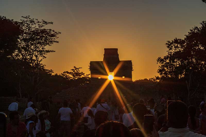 Descubre el equinoccio en Chichén Itzá: Magia, cultura y naturaleza 0
