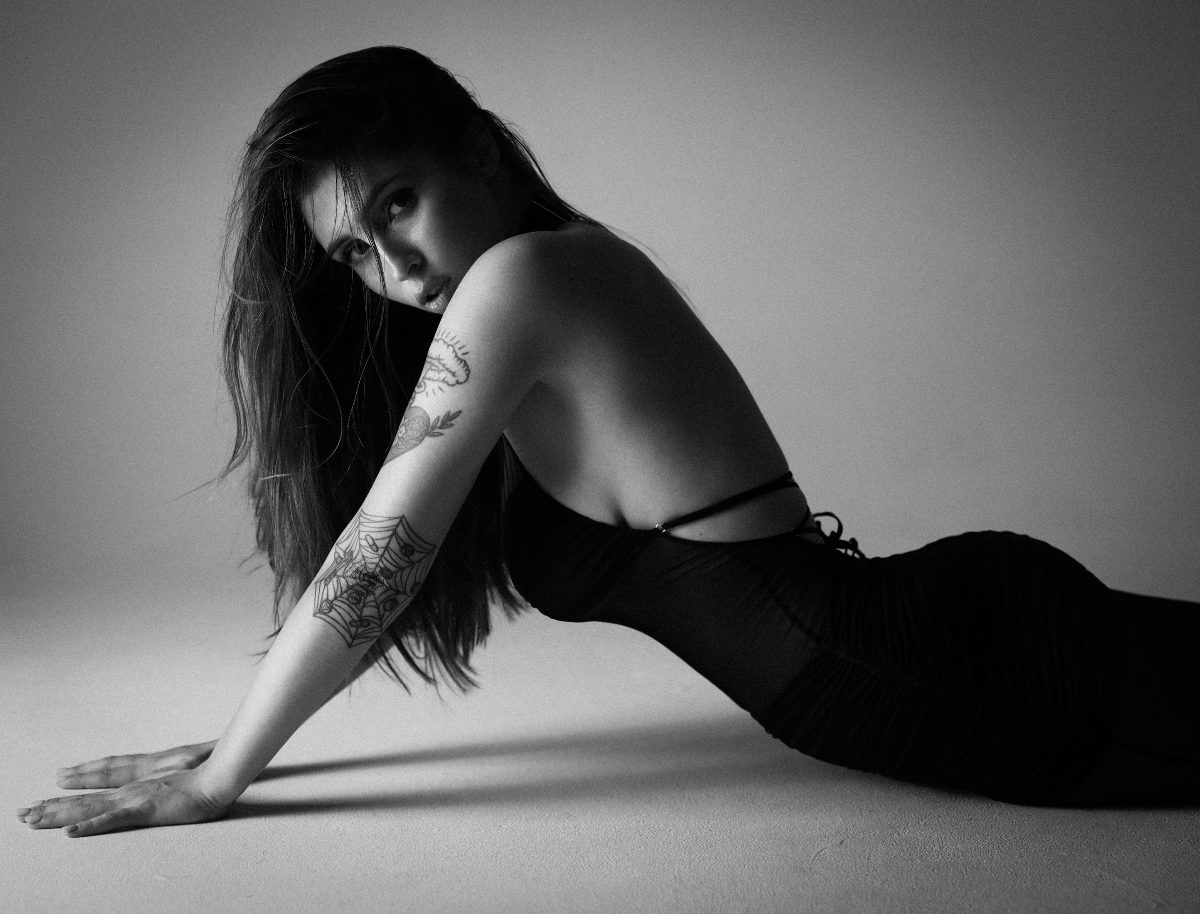 Modelo: @aisultanaonly
Lingerie body: @zhilyova_universe
Fotografía: @khodoralena