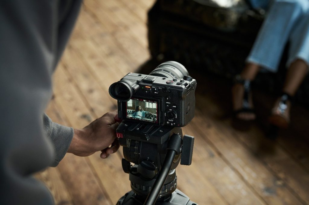 Sony presenta la cámara compacta FX2, un dispositivo para creativos