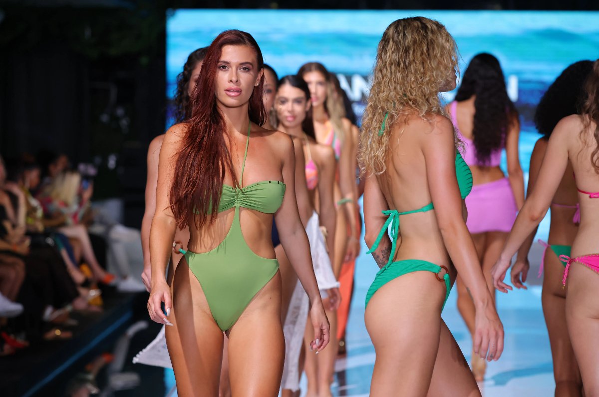 Miami Swim Week – The Shows 2025: ¡Bellas modelos, playa y fiesta!