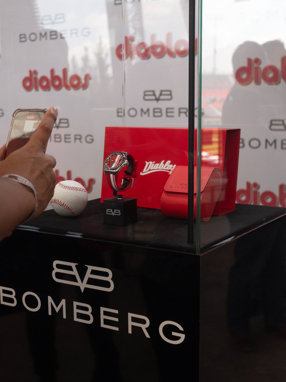 BOMBERG x Diablos Rojos: la colaboración de tus sueños en un reloj 0