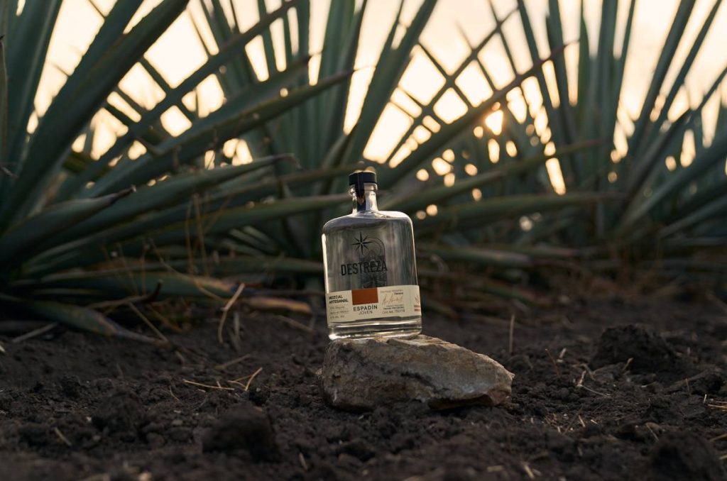 Mezcal Destreza: La evolución del destilado artesanal