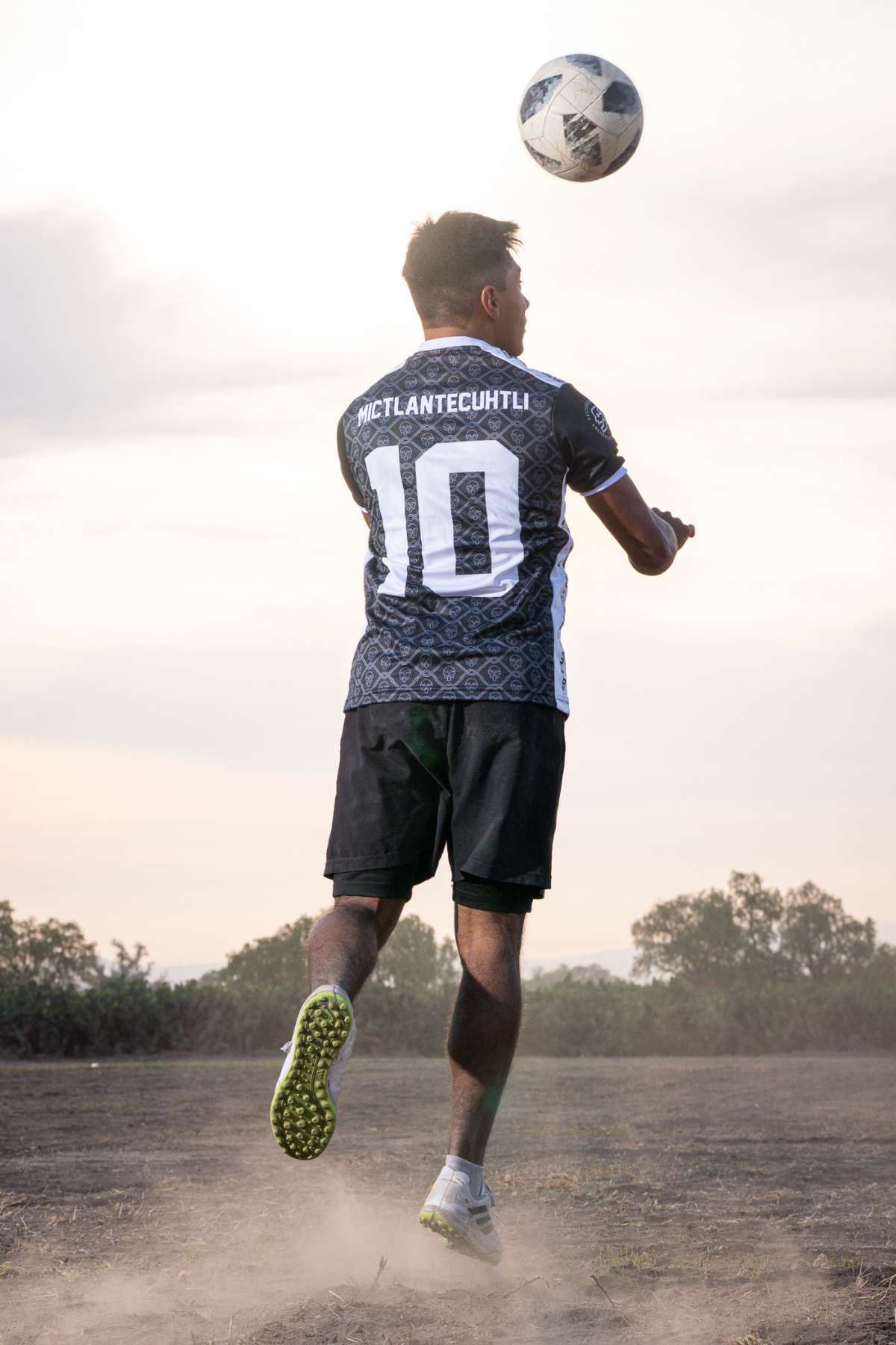 Necesitas el Jersey de futbol de Mictlantecuhtli 0