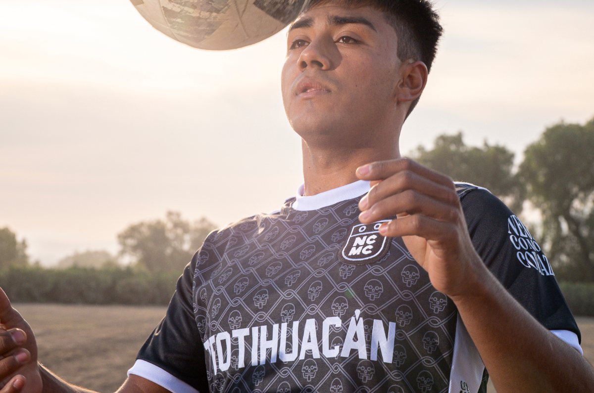 Necesitas el Jersey de futbol de Mictlantecuhtli
