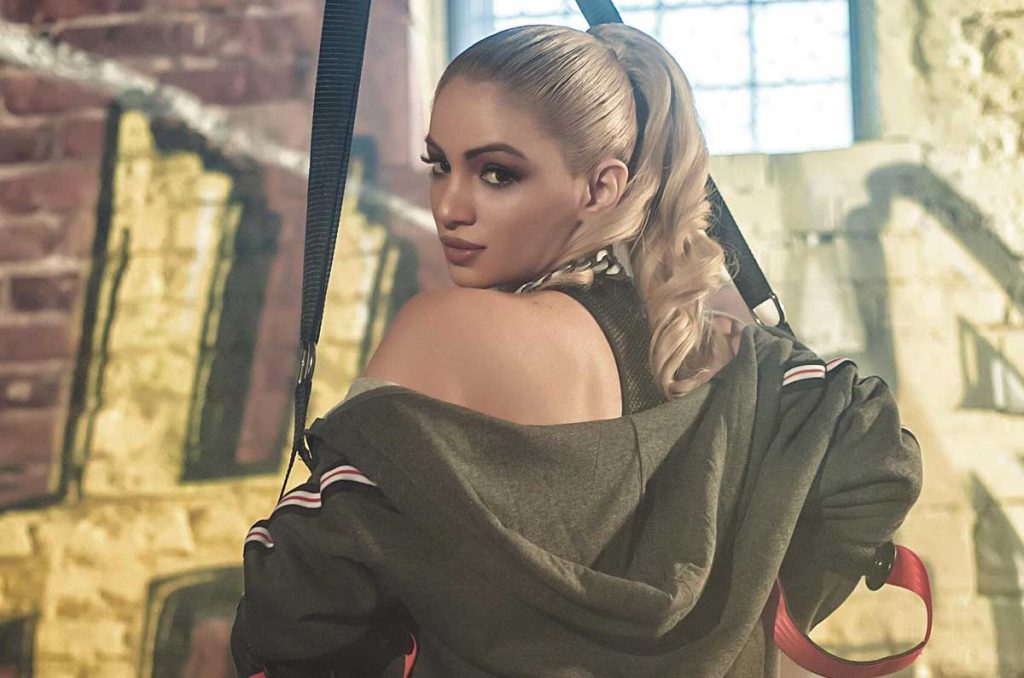 Janeta Osipova redefine la sensualidad en una sesión de fotos fitness