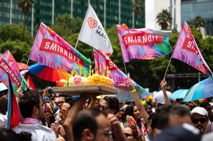 Orgullo el que lo lea: Smirnoff convierte un insulto en arte 2