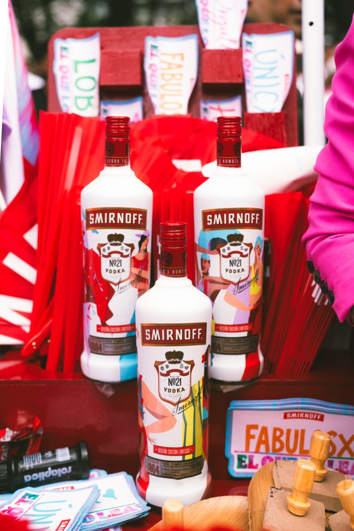 Orgullo el que lo lea: Smirnoff convierte un insulto en arte 3