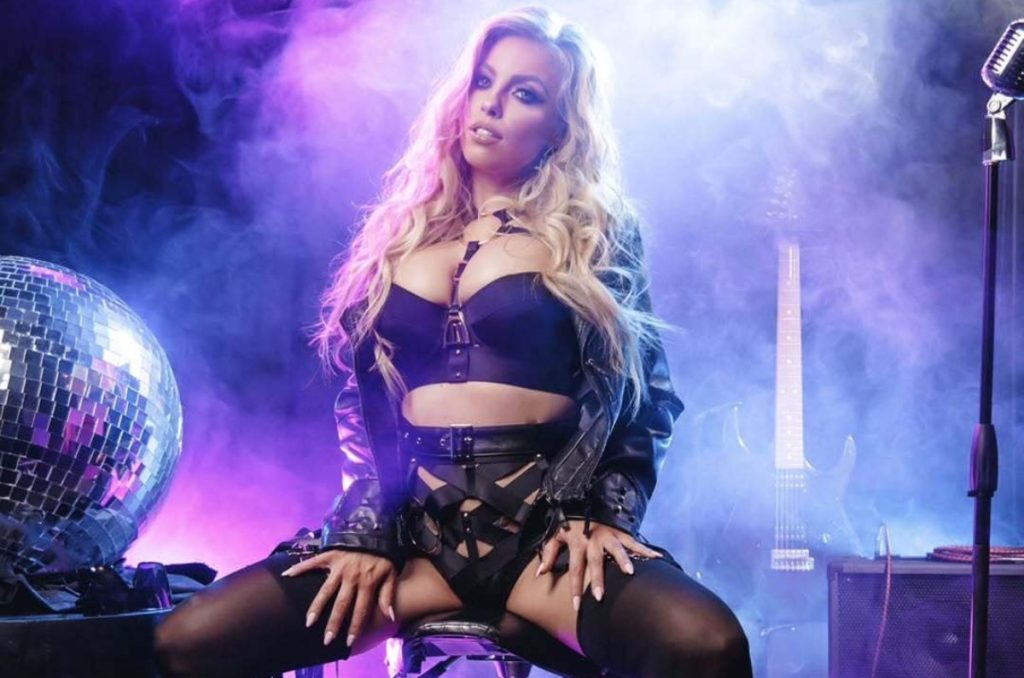 Britney Amber: la belleza dorada de una cosplayer y actriz para adultos