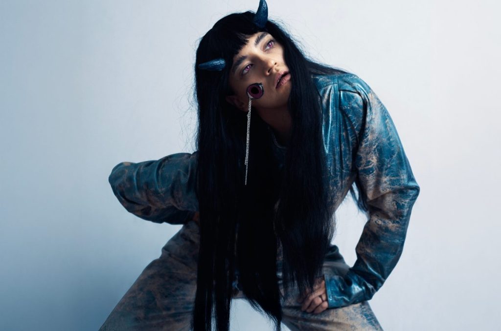 KOKÔ CECÊ: La artista que transforma la oscuridad en poder