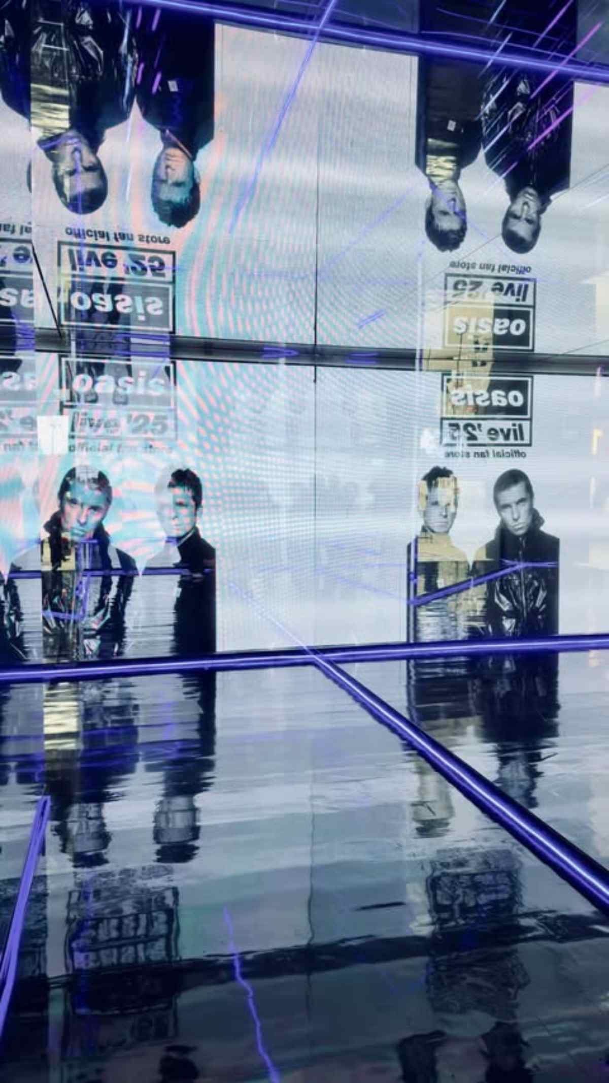 ¿Vale la pena ir a la Official Fan Store de Oasis en Plaza Carso? 0