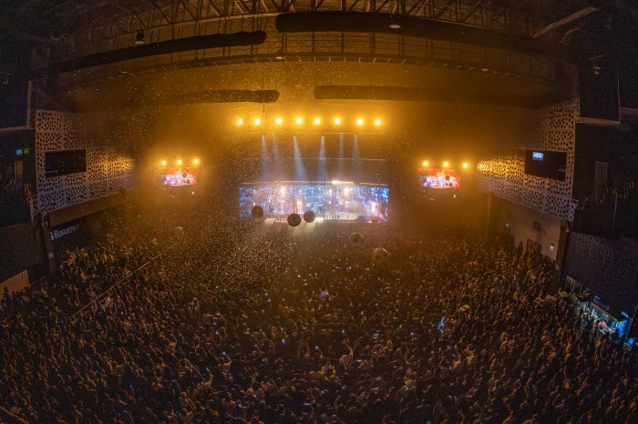 Clubz, un romance en french pop y luces de cromáticas 2