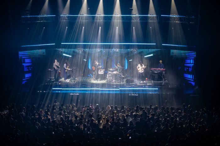 Clubz, un romance en french pop y luces de cromáticas 1