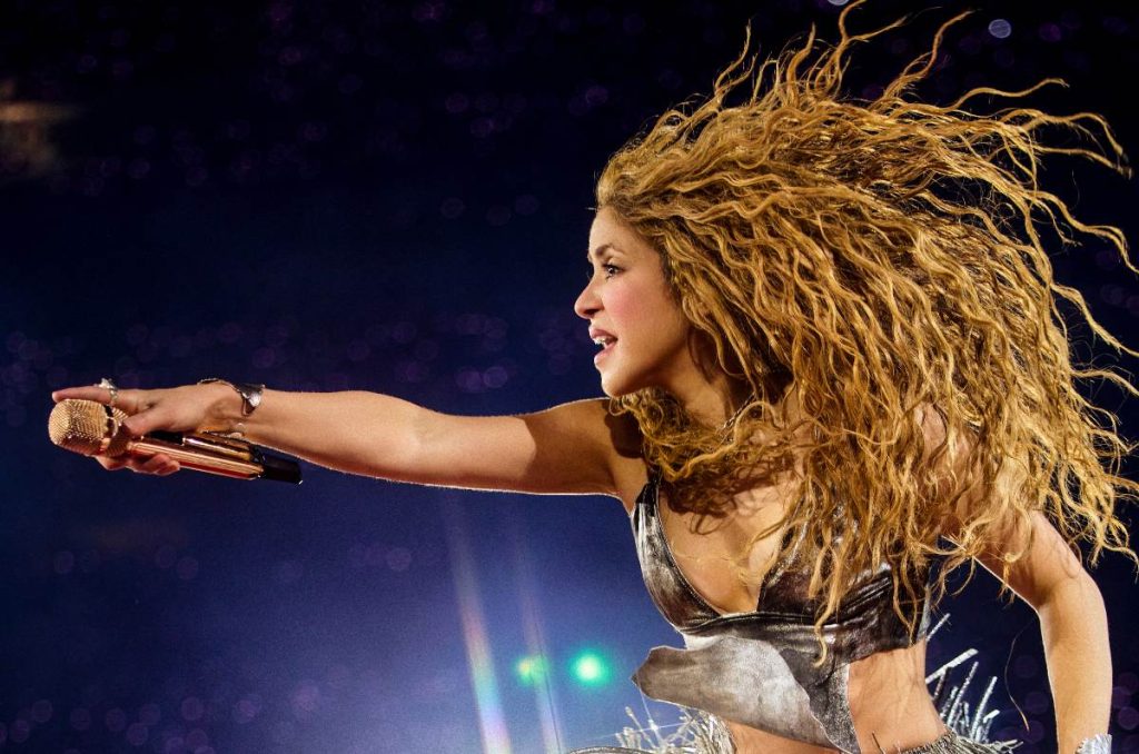 Shakira conquista el Estadio GNP con mariachi y nostalgia