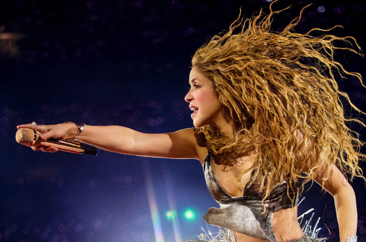 Shakira conquista el Estadio GNP con mariachi y nostalgia