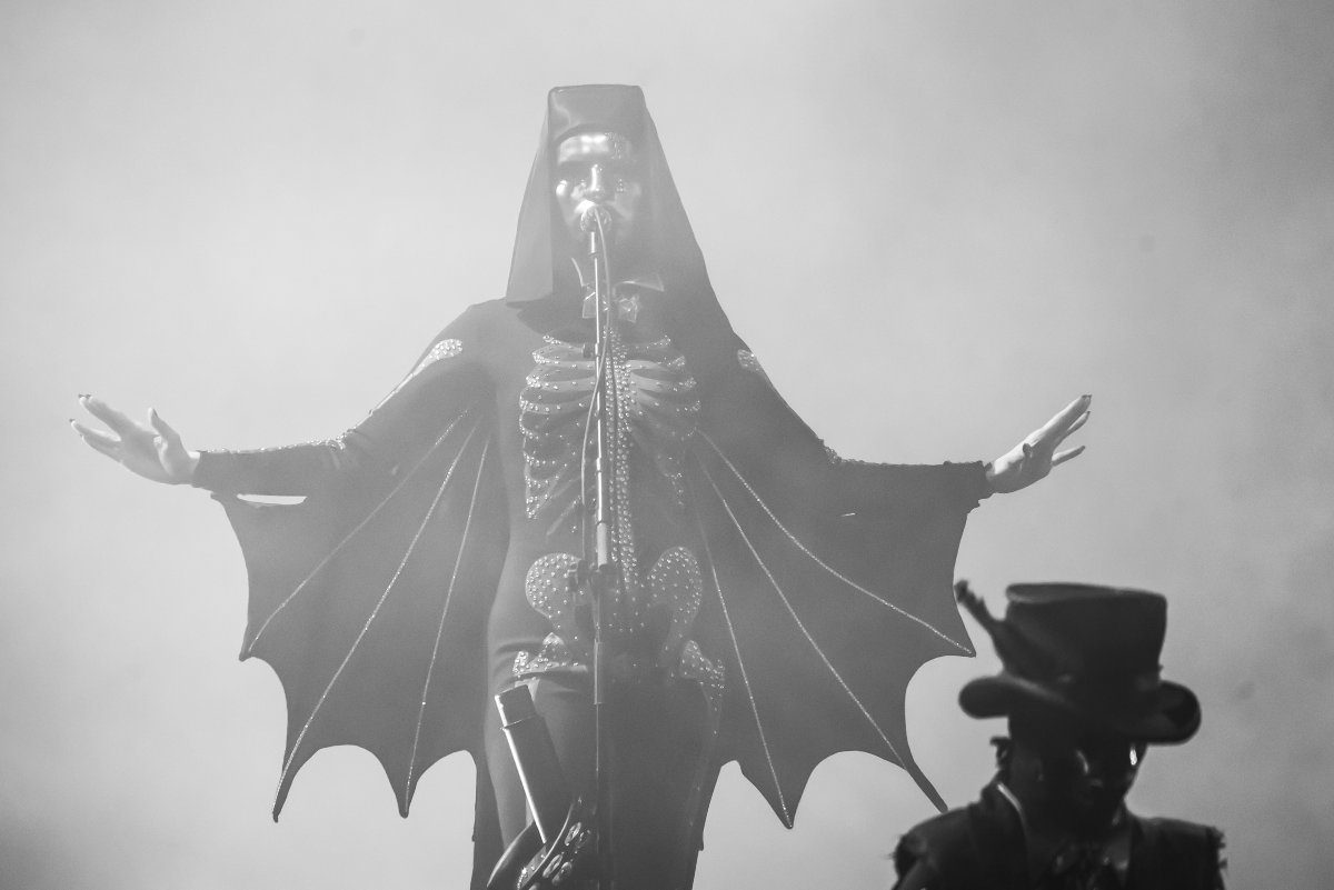 La maldición de Ghost en México: robos, Covid e infección estomacal 2