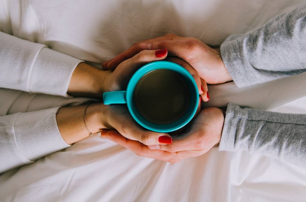 Café y sexo: cómo una taza puede mejorar tu vida íntima