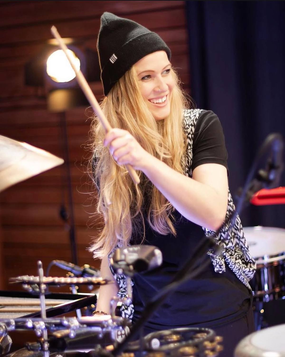 Anika Nilles: la mujer que llenará el trono de Neil Peart 0